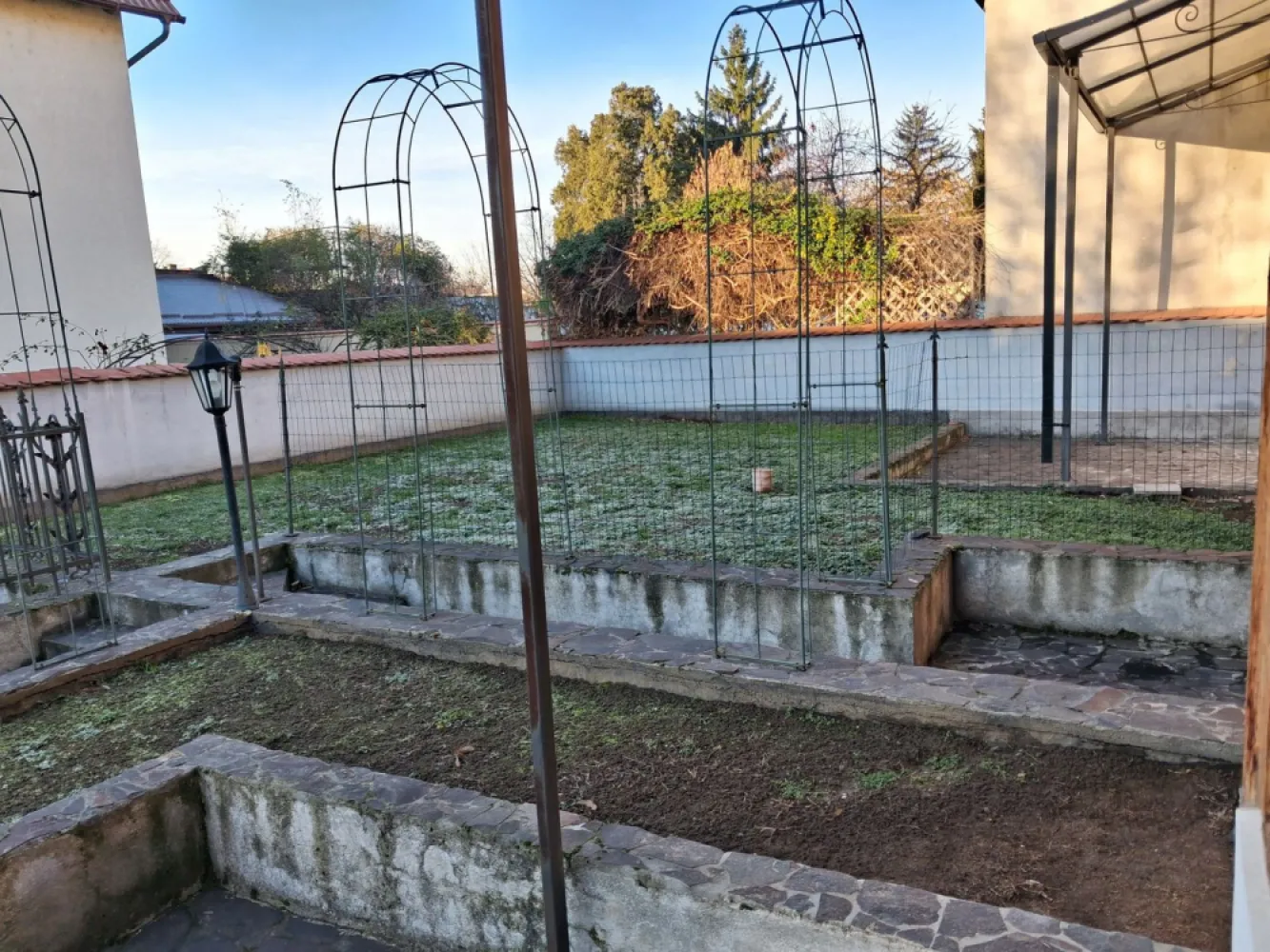 BRASADAS vinde prin REPREZENTARE EXCLUSIVA cladire Titulescu - Agentia imobiliara BRASADAS vinde prin REPREZENTARE EXCLUSIVA imobil compus din 4 apartamente cu intrari si contorizari separate in zona Titulescu, strada Constantin Brancusi. Suprafete utile de 202mp 110mp 87.63mp. Comisionul este 0% pentru comparator. Colaboram cu toate agentiile imobiliare interesate. Www.brasadas.com.