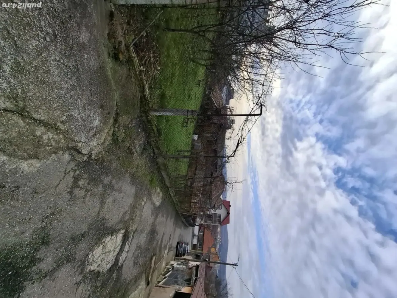 vand casa in loc Gherla - Vând casa în localitatea Gherla strada. Livezii nr 13 suprafara terenului 500 mp front la doua străzi pentru mai multe detalii la nr de tf