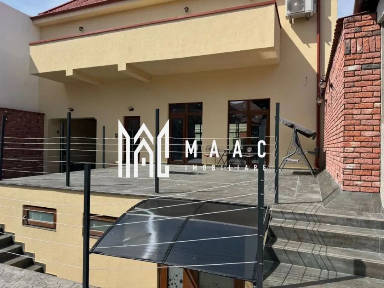 Spatiu comercial | Central | Open Space - MAAC Imobiliare vă propune spre închiriere un spațiu comercial generos, ideal pentru diverse activități comerciale, amplasat într-o zonă ultracentrală, cu vizibilitate excelentă și acces facil. Spațiul este dispus pe două niveluri – parter și demisol – și oferă multiple posibilități de amenajare și utilizare. Detalii spațiu – Parter: Suprafață: 90 mp open space Fațadă vitrată mare cu expunere stradală excelentă Înălțime interioară: 4 m Încălzire în pardoseală Curent trifazic Toaletă separată Terasă de 40 mp cu acces direct din spațiu – inclusă gratuit Preț: 17 EUR/mp Detalii spațiu – Demisol: Suprafață: 180 mp Înălțime: 4 m 2 căi de acces Ideal pentru activități comerciale, servicii, birouri sau spații de depozitare Preț: 7 EUR/mp Spațiile se oferă spre închiriere la stadiul de gri, oferind flexibilitate totală pentru amenajare, în funcție de destinația dorită. Se pot închiria împreună sau separat. Disponibil pentru închiriere pe termen lung. Pentru mai multe detalii va rugam specificati telefonic ID: CP2727539 }}