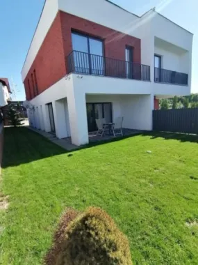 BRASADAS vinde 1/2 duplex în cartierul Europa.