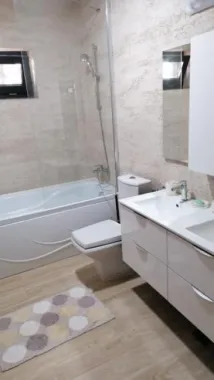 BRASADAS vinde 1/2 duplex în cartierul Europa.
