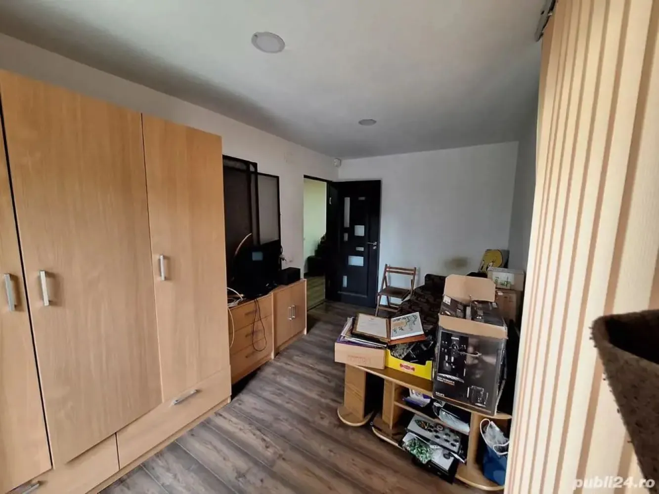 BRASADAS vinde DUPLEX tip P+E 164 mp. utili. - Agentia imobiliara BRASADAS vinde DUPLEX in zona Edgar Quinet. cu suprafata utila de 164 mp. La parter living bucatarie cu spatiu de depozitare camera baie la etaj sunt 2 dormitoare cu baie comuna plus dormitor cu dresing si baie proprie In pod este loc pentru depozitare. Curtea este de 210 metri pătrați cu anexe. Se vine mobilat si utilat. www,brasadas.com.