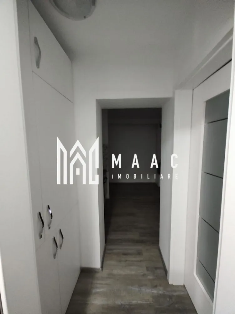 Oportunitate apartament 2 camere | Cisnadie | - MAAC Imobiliare vă propune spre vânzare un apartament cochet cu 2 camere, situat în inima Cisnădiei – strada Transilvaniei, în apropiere de Hotel Epic Centrum. Suprafață utilă: 39 mp Apartamentul este complet mobilat și utilat, exact ca în fotografii, fiind pregătit să devină "acasă" pentru viitorul proprietar. Mobilier realizat la comandă din MDF – modern, practic și de calitate superioară Frigider încorporat – perfect integrat în mobilierul bucătăriei Mașină de spălat cu uscător – ideală pentru confortul zilnic TV, electrocasnice și accesorii incluse – tot ce ai nevoie, deja pregătit Locație excelentă, într-o zonă liniștită, dar cu acces rapid către toate punctele de interes din oraș. Ideal pentru locuit sau pentru investiție (închiriere pe termen lung sau în regim hotelier) Pentru mai multe detalii va rugam specificati telefonic ID: CP2726890 }}