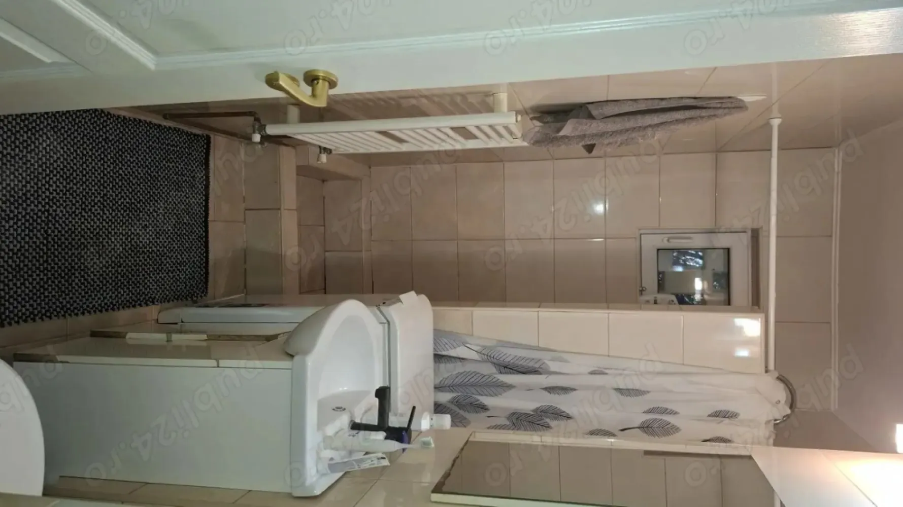 BRASADAS vinde ap 2 cam PARTER 14 Mai. - Agenția imobiliara BRASADAS vinde apartament cu doua camere, situat în cartier 14 Mai la PARTER. Apartamentul se vinde mobilat. Centrala termica a fost schimbata recent. www.brasadas.com.