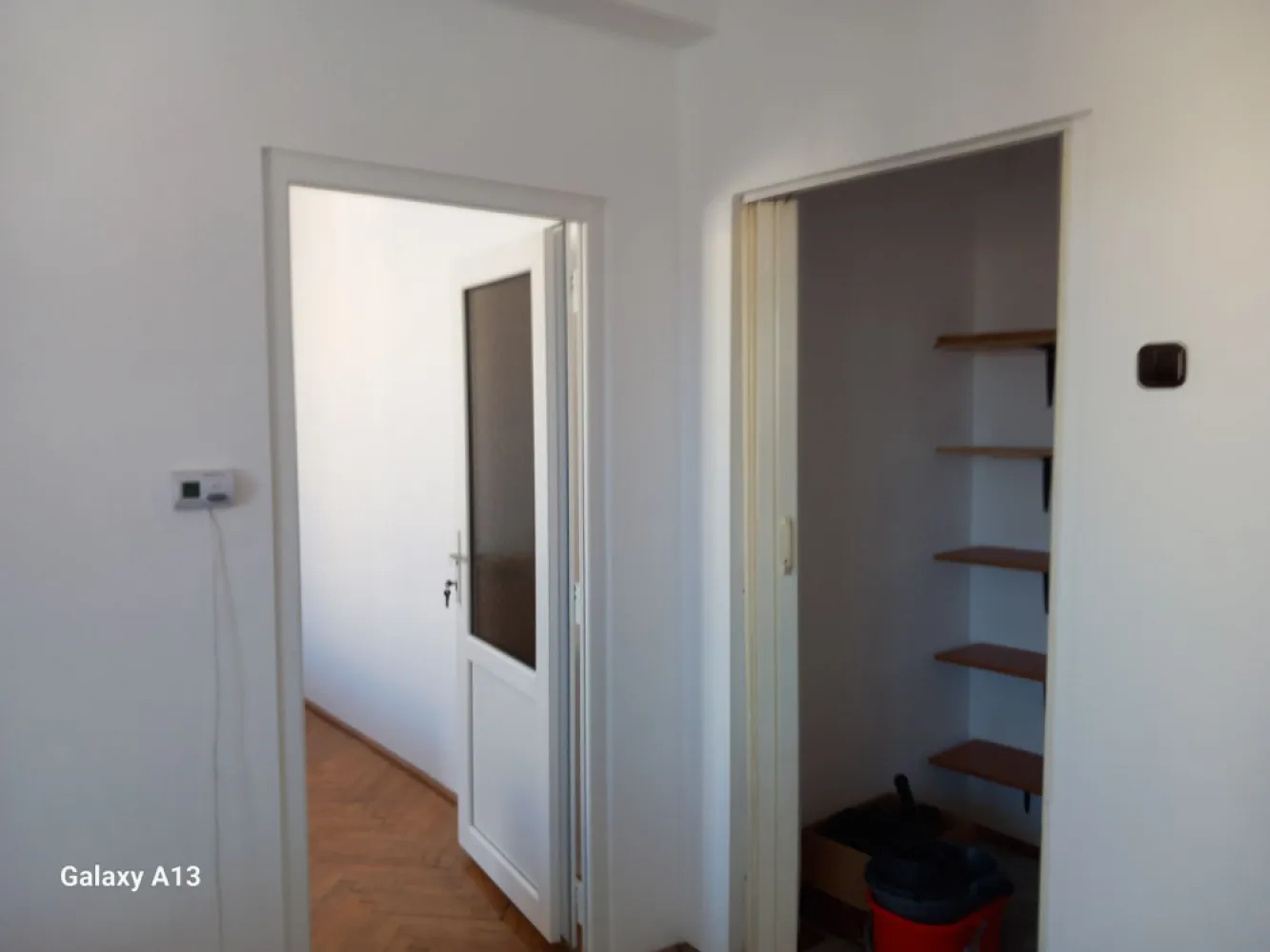BRASADAS vinde ap 1 cam 4/4 ULTRACENTRAL RENOVAT si MOBILAT. - Agenția imobiliara BRASADAS vinde apartament RENOVAT cu 1 camera in zona ULTRACENTRALA pe I C Bratianu la etajul 4/4. Apartamentul are CENTRALA TERMICA si este MOBILA si UTILAT partial. Suprafata utila este 31mp. www.brasadas.com.