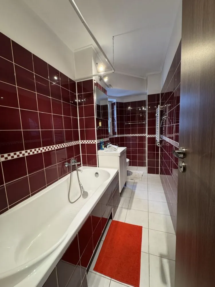 BRASADAS închiriază ap 2 cam PET FRIENDLY Bd Libertății. - Agenția imobiliara BRASADAS închiriază apartament cu 2 camere in întregime mobilat Bd. Libertății cu vedere larga spre parcul Izvor. 1 dormitor, 1 living, 1 hol larg , baie cu cadă., bucatarie. Decomandat . Aer conditionat in living. Etaj 5. Minim 1 an . Electricitate, internet, întreținere separat lunar plătite de cel care închiriază. 1 luna chirie , 2 luni garanție. Se poate inchiria din 1 septembrie 2025 pe baza de contract minim 1 an .