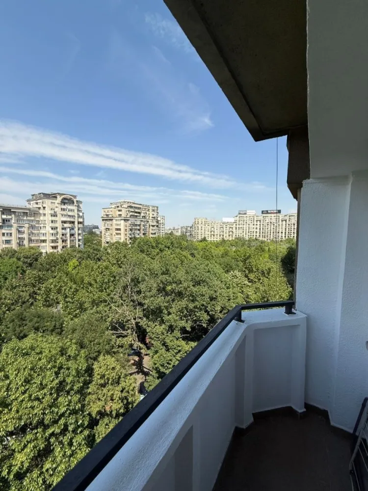 Bd Unirii Apartament 2 camere - Ultracentral - Inchiriez apartament 2 camere Bd Unirii langa rondul Alba Iulia. Recent renovat si mobilat. Aer Conditionat, etc Mobila aditionala la cerere. Bucatarie noua, 2 spatii depozitare, living si dormitor - Spatios si Luminos. Etajul 5 din 8 3 balcoane cu vedere catre Bd Unirii