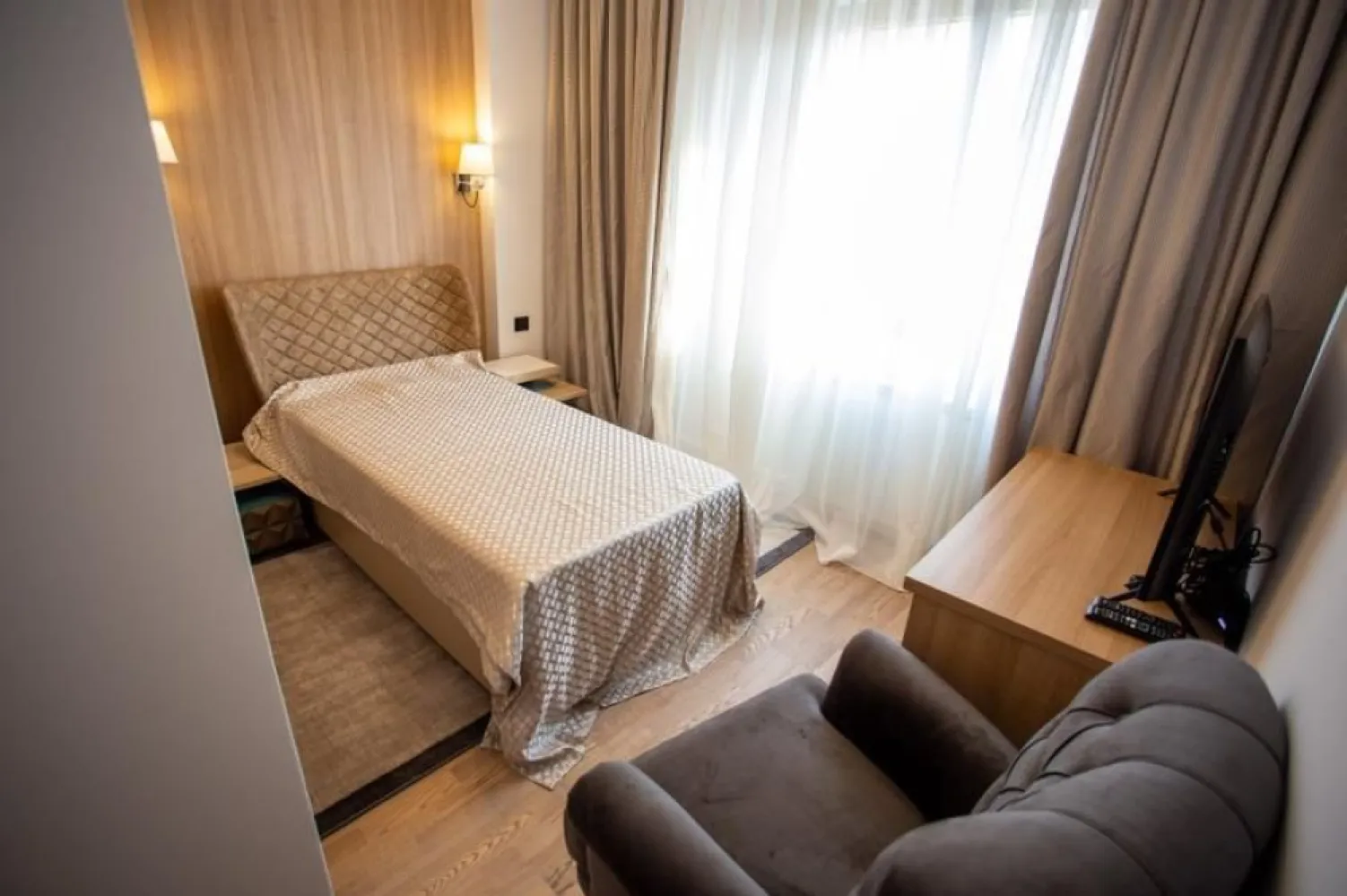 DE VANZARE AP 4 CAMERE LUX, NOU