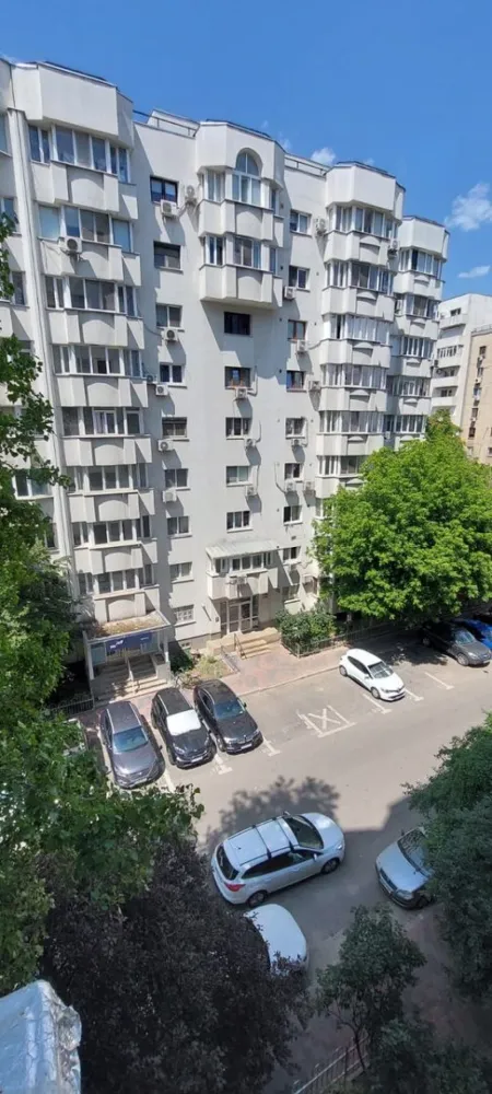 Bd. Unirii, 3 camere, 2 bai, centrala termica, parcare, lux