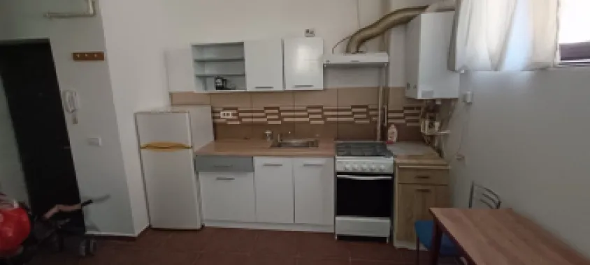 Închiriez apartament 2 camere ,Str Tineretului