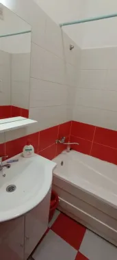 Închiriez apartament 2 camere ,Str Tineretului