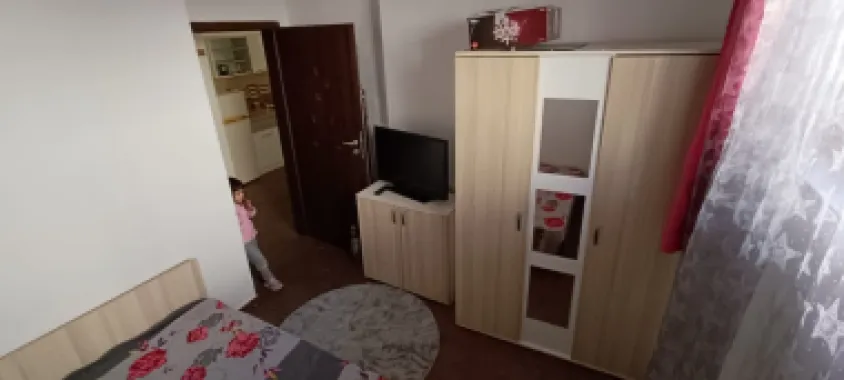 Închiriez apartament 2 camere ,Str Tineretului