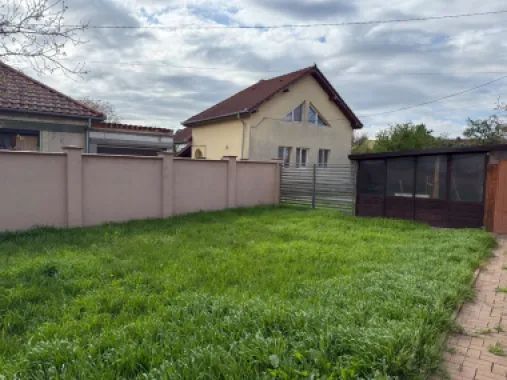 BRASADAS vinde casa 7 cam 11 ari teren renovată integral.