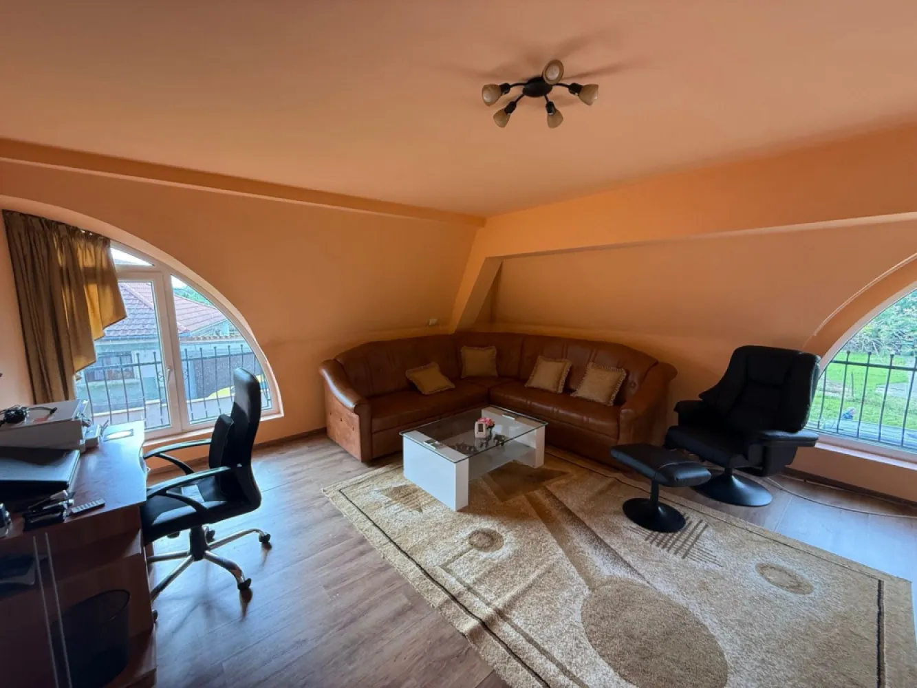 BRASADAS vinde casa 7 cam 11 ari teren renovată integral.