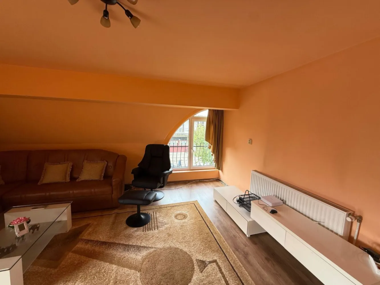 BRASADAS vinde casa 7 cam 11 ari teren renovată integral.