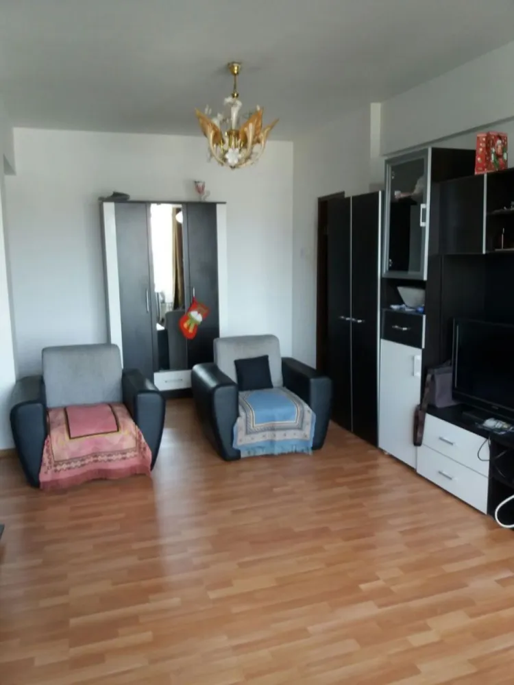 BRASADAS închiriază ap 2 cam decomandat Et 5/7 - Unirii. - Agenția imobiliara BRASADAS închiriază apartament cu 2 camere decomandate, etaj 5/7, zona Unirii, cu CENTRALA PROPRIE, AC, MOBILAT SI UTILAT COMPLET. EXCLUS ANIMALE! Plata: 1 luna în avans + 1 luna garanție.