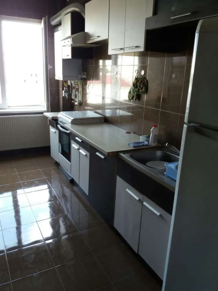 BRASADAS închiriază ap 2 cam decomandat Et 5/7 - Unirii. - Agenția imobiliara BRASADAS închiriază apartament cu 2 camere decomandate, etaj 5/7, zona Unirii, cu CENTRALA PROPRIE, AC, MOBILAT SI UTILAT COMPLET. EXCLUS ANIMALE! Plata: 1 luna în avans + 1 luna garanție.
