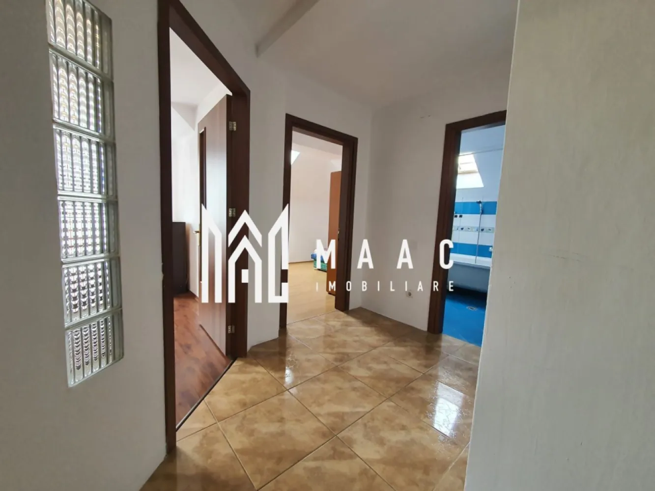 Black Friday Apartament 2 camere | 48 mp | Strand II | - 🔥 BLACK FRIDAY - Profită de cea mai bună perioadă din an pentru a deveni proprietar! Reducere de 1.900 euro - Preț vechi - 79.900 euro Preț promoțional - 78.000 euro MAAC Imobiliare vă propune spre vânzare un apartament luminos cu 2 camere, având o suprafață utilă de 48 mp, situat la etajul 4 al unui imobil bine întreținut. Caracteristici principale: Hol generos(poate fi folosit ca living) Living luminos(folosit ca dormitor) Dormitor Bucătărie separată Baie complet dotată Apartamentul se vinde mobilat și utilat Pod pe toată suprafața apartamentului, cu posibilitate de mansardare – ideal pentru extindere Localizare: Ștrand II – zonă accesibilă, liniștită, aproape de magazine, școli, grădinițe, mijloace de transport și alte puncte de interes. 📞 Contactează echipa MAAC Imobiliare pentru mai multe detalii sau pentru a programa o vizionare, menționează CP2724362! }}