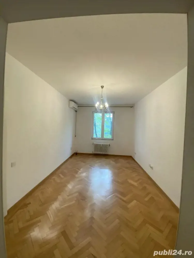 Particular, inchiriez Apartament de 2 camere, Str Calea Floreasca, vis a vis de blocurile One - Apartament 2 camere, mobilat, foarte curat, Livingul se mobileaza, saltea noua, 2 dresinguri, bucatarie utilata, aer conditionat + boxa 8 mp. Nu accept animale de companie, nu se fumeaza in apartament