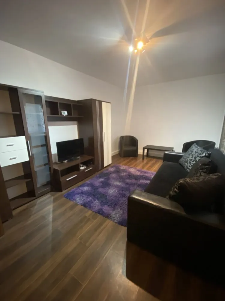 Dorobanti - Polona - Stefan cel Mare - Metrou - Apartament 2 camere decomandat, 55 mp, bloc 1980, P/8 - Parter Inalt (peste nivelul capului), vedere pe spatele blocului (ferit de galagie si trafic) Complet mobilat si utilat Bloc izolat si centrala termica noua Metrou St cel Mare 4minute/300m Nu se accepta: animale de companie, fumat in casa Se accepta: inregistrare contract pentru deducere cheltuieli