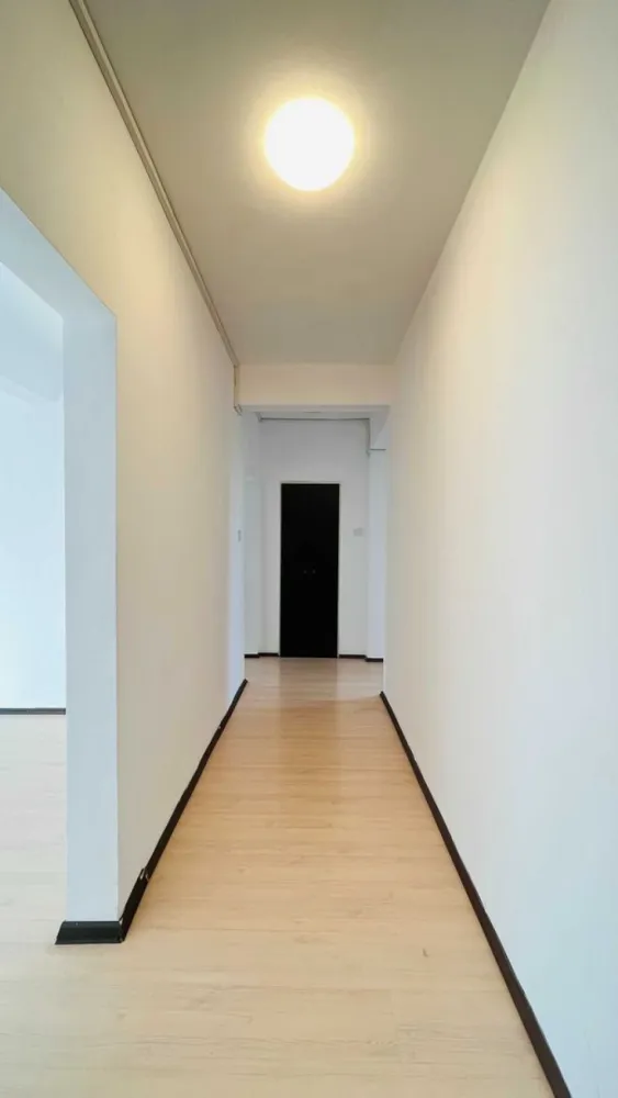 Apartament 2 camere Capitale - Apartament de două camere spațios și luminos în zona Piața Victoriei Capitale pentru sediu de firmă, etajul trei din șase. Liber de la 10 aprilie 2025. Anuntul este postat de catre proprietar.