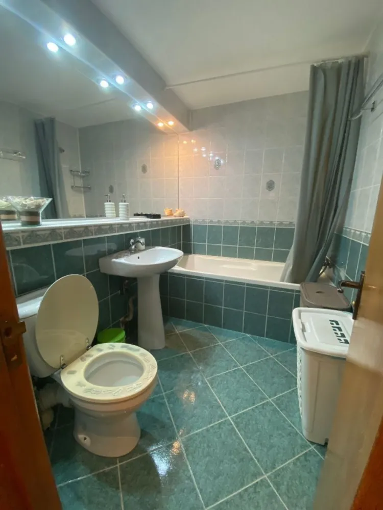 Închiriez apartament 2 camere aviatiei str,capalna nr 38, 650€ - Închiriez apartament 2 camere aviatiei str,capalna nr 38, (fără animale de companie) utilat complet este liber se pote întra când doriți.