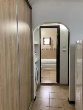 Inchiriez Ap 2 cam zona foarte buna AUREL VLAICU 2 min MALL PROMENADA!
