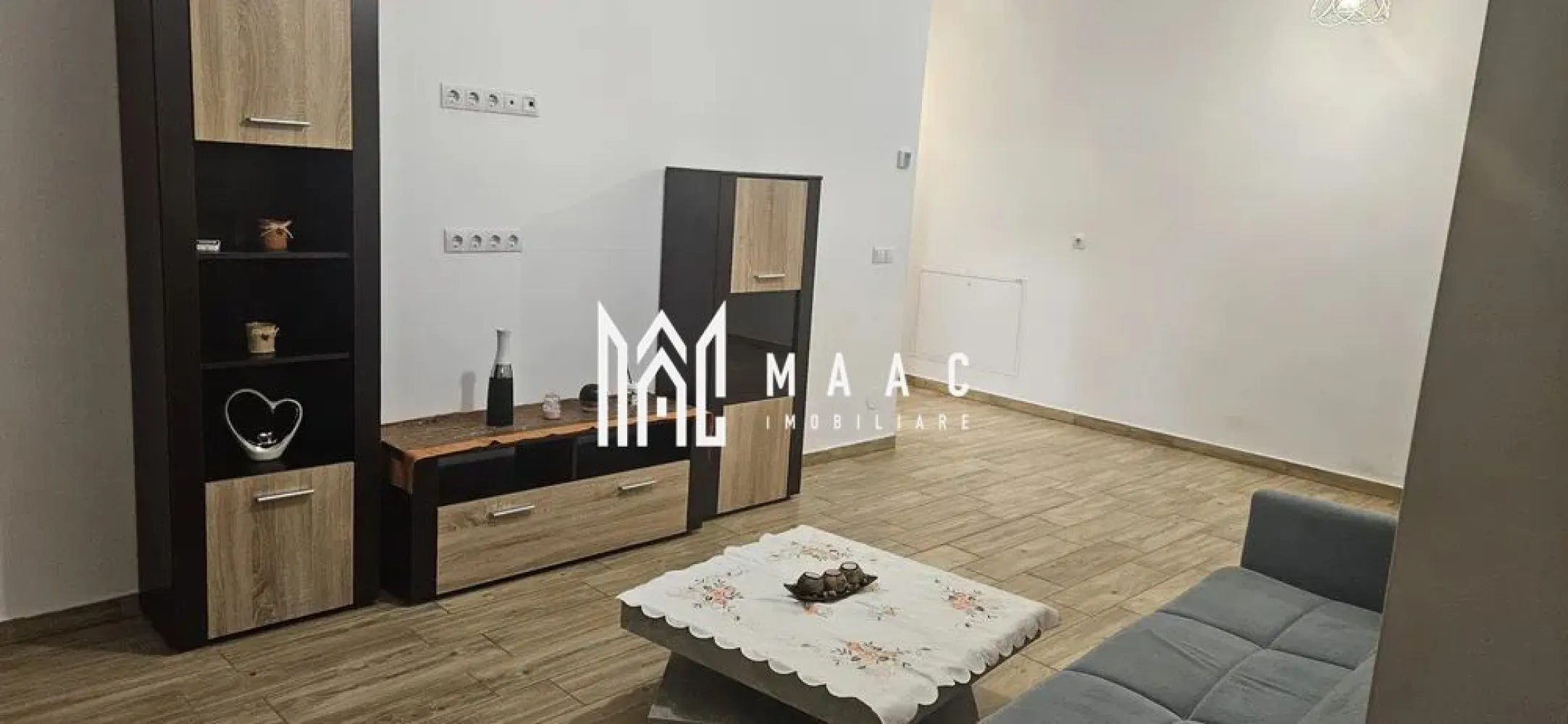 Apartament 3 camere | Parter | Balcon | 72 MP | Kogalniceanu - MAAC Imobiliare va prezinta un apartament cu 3 camere de închiriat – Cartier Rezidențial Kogălniceanu, Sibiu. Caracteristici: Suprafață utilă: 72 mp Etaj: Parter An construcție: 2021 Compartimentare: Hol de intrare, bucătărie separată, complet utilată, cu acces direct la balcon, living spațios cu ieșire pe balcon, două dormitoare: unul mobilat, unul nemobilat, cu posibilitatea de a fi amenajat după preferințele chiriașului sau mobilat de către proprietar la cerere. Balcon de 12 mp, accesibil atât din living, cât și din bucătărie Dotări și beneficii: Încălzire prin pardoseală Zonă rezidențială liniștită și sigură, cu acces facil la puncte de interes Condiții de închiriere: Chirie: o lună în avans Garanție: o lună Pentru mai multe detalii precizati telefonic ca ati vazut anuntul cu ID: CP2724211 }}