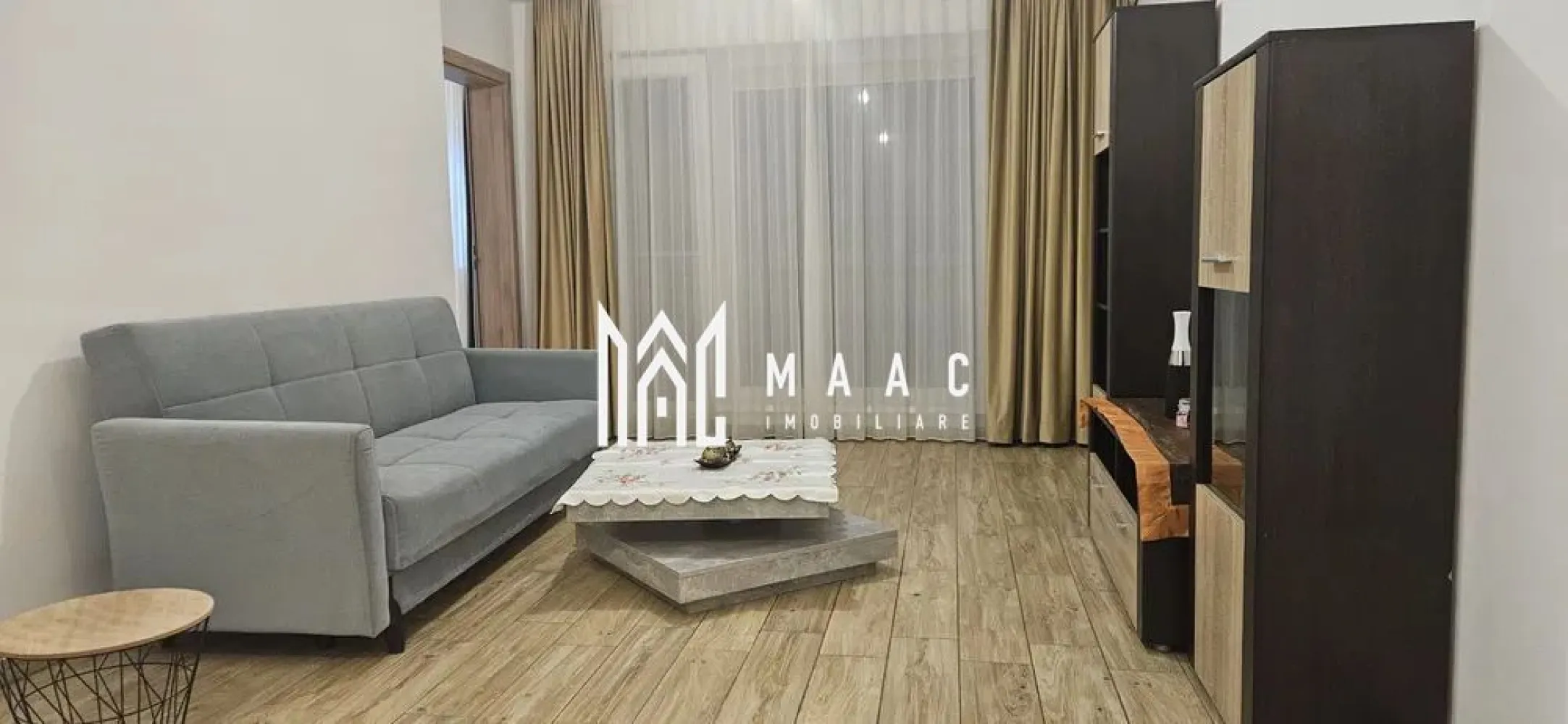 Apartament 3 camere | Parter | Balcon | 72 MP | Kogalniceanu - MAAC Imobiliare va prezinta un apartament cu 3 camere de închiriat – Cartier Rezidențial Kogălniceanu, Sibiu. Caracteristici: Suprafață utilă: 72 mp Etaj: Parter An construcție: 2021 Compartimentare: Hol de intrare, bucătărie separată, complet utilată, cu acces direct la balcon, living spațios cu ieșire pe balcon, două dormitoare: unul mobilat, unul nemobilat, cu posibilitatea de a fi amenajat după preferințele chiriașului sau mobilat de către proprietar la cerere. Balcon de 12 mp, accesibil atât din living, cât și din bucătărie Dotări și beneficii: Încălzire prin pardoseală Zonă rezidențială liniștită și sigură, cu acces facil la puncte de interes Condiții de închiriere: Chirie: o lună în avans Garanție: o lună Pentru mai multe detalii precizati telefonic ca ati vazut anuntul cu ID: CP2724211 }}