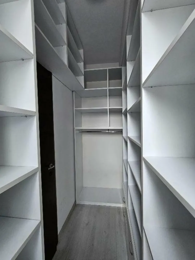 Inchiriez apartament zona Palatul Parlamentului, Marriott, Catedrala Neamului. - Va oferim spre închiriere acest apartament lux si smart cu 2 camere, avand sisteme moderne inclusiv interfon cu camera video, situat central, in imediata vecinătate de Palatul Parlamentului, 13 Septembrie, Bdul Libertăţii, Unirii, Parc Izvor, Catedrala Neamului etc Apartamentul se află într-un bloc nou construit la etajul 1, are o suprafaţă generoasă cu living open space, dormitor, terasă in suprafaţă de 20m patrati şi boxa mare, dressing. Este dotat cu centrală termică proprie, aer condiţionat, maşină de spălat, televizoare etc Pentru detalii şi vizionari nu ezitaţi să mă contactaţi