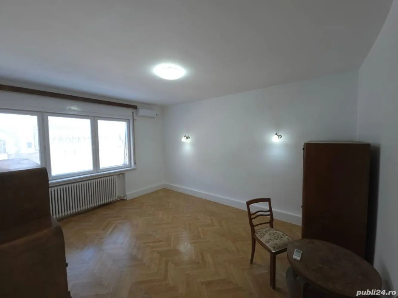 Apartament de închiriat persoana sau firma - Apartament strada Atena nr 7 ap1 parter, 4 cmere 2 intrari ,hol întrare cu dresing ,wc servici ,bucatarie cu centrala aragaz debara ,hol cu design ,camera birou ,hol mic ,baie mare ,2 dormitoare 1 Living dublu separat prin uși glisante balcon mare generos 4 aere condiționate,