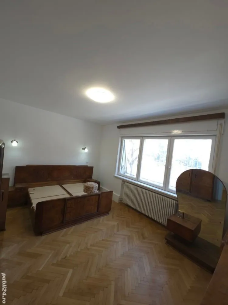 Apartament de închiriat persoana sau firma - Apartament strada Atena nr 7 ap1 parter, 4 cmere 2 intrari ,hol întrare cu dresing ,wc servici ,bucatarie cu centrala aragaz debara ,hol cu design ,camera birou ,hol mic ,baie mare ,2 dormitoare 1 Living dublu separat prin uși glisante balcon mare generos 4 aere condiționate,