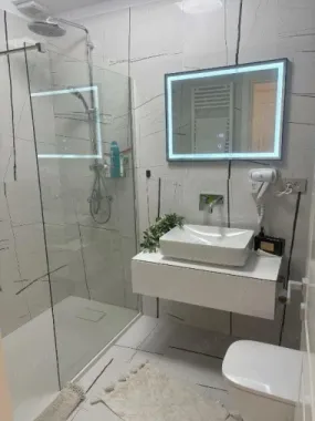 BRASADAS închiriază ap 2 cam. terasa, bloc NOU lux, UNIRII.