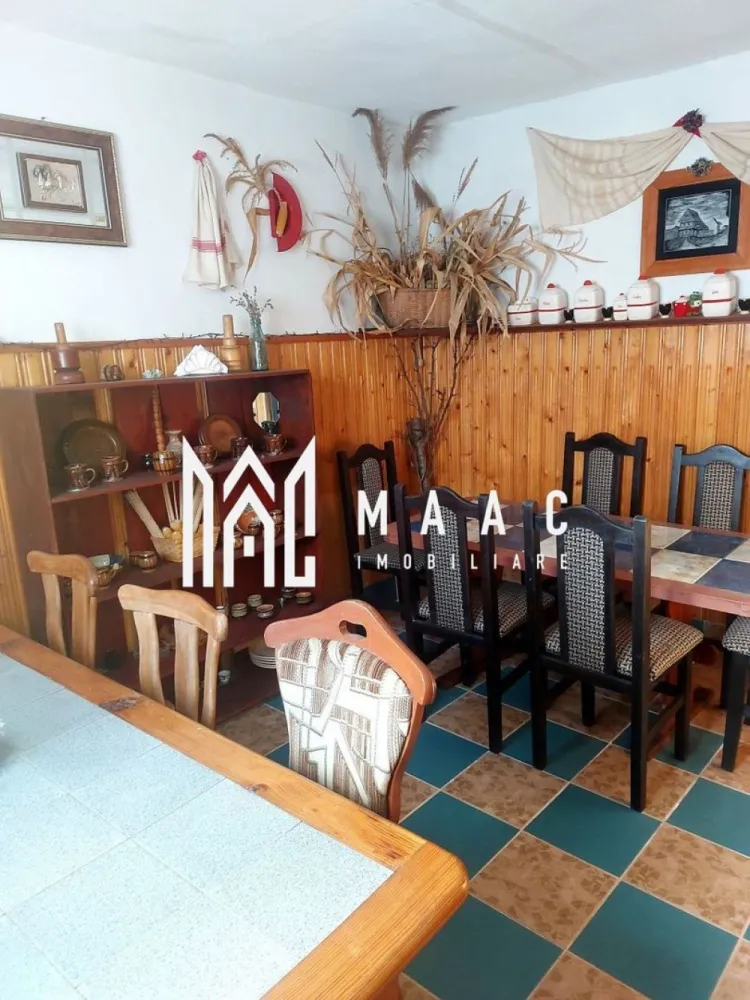 Casa 6 camere | Marginimea Sibiului | Pretabil investitie | - Casă cu 6 camere de vânzare în satul Vale, județul Sibiu Preț excelent! Ideală pentru locuință permanentă, casă de vacanță sau pensiune. Maac Imobiliare vă propune spre vânzare o proprietate cu potențial deosebit, situată în satul Vale – o localitate pitorească, aflată la doar 23 km de Sibiu. Zona este liniștită, înconjurată de natură, cu acces facil pe drum asfaltat. Proprietatea cuprinde două corpuri de clădire: Casa 1: 2 camere, 2 bucătării, baie, cămară. Casa 2: 4 camere, bucătărie, baie, sală de luat masa. Anexe și facilități: Sală de petreceri Pivniță Cămări și magazii Pod mansardabil Curte spațioasă și grădină cu pomi fructiferi Grădină de legume + solar Zone de relaxare Cuptor tradițional, grill, ceaun Curte separată pentru animale, cu cotețe din BCA Suprafață teren: aproximativ 1000 mp Utilități: Curent electric trifazic Apă curentă (rece și caldă), canalizare Încălzire cu sobe de teracotă și electrică Internet (Wi-Fi) și TV prin fibră optică Gazul este tras până la poartă Avantaje zonă: Peisaj montan deosebit Aproape de pădure Zonă liniștită, ideală pentru relaxare Acces facil la oraș (23 km până în Sibiu) Infrastructură bună (drum asfaltat) La doar 2 km: școală, grădiniță, piață, magazine, restaurante, pizzerie, fast-food Pentru mai multe detalii va rugam specificati telefonic ID: CP2723143 }}