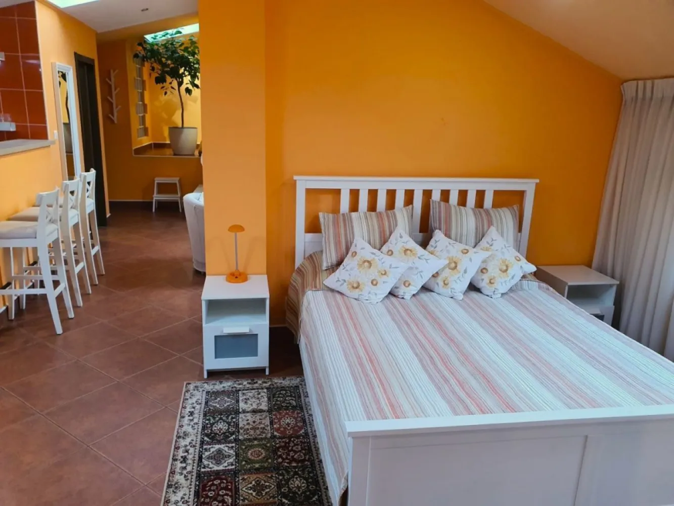 BRASADAS închiriază ap 2 cam la MANSARDA zona Dorobanti.