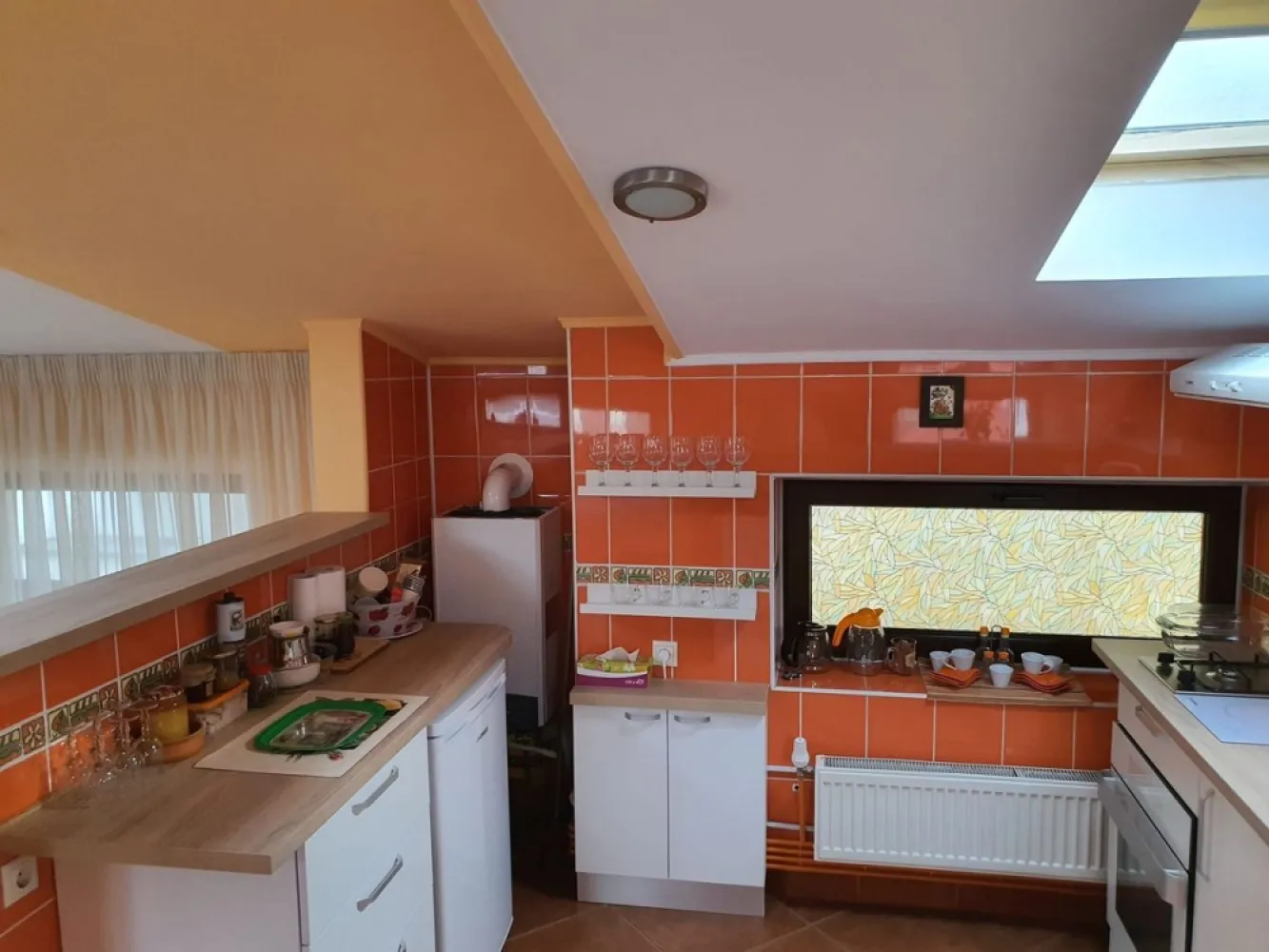 BRASADAS închiriază ap 2 cam la MANSARDA zona Dorobanti.