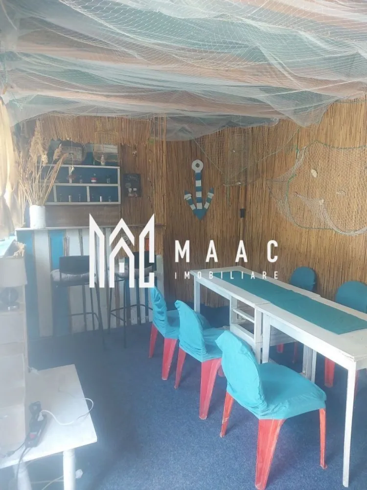 Casa 6 camere | Marginimea Sibiului | Pretabil investitie | - Casă cu 6 camere de vânzare în satul Vale, județul Sibiu Preț excelent! Ideală pentru locuință permanentă, casă de vacanță sau pensiune. Maac Imobiliare vă propune spre vânzare o proprietate cu potențial deosebit, situată în satul Vale – o localitate pitorească, aflată la doar 23 km de Sibiu. Zona este liniștită, înconjurată de natură, cu acces facil pe drum asfaltat. Proprietatea cuprinde două corpuri de clădire: Casa 1: 2 camere, 2 bucătării, baie, cămară. Casa 2: 4 camere, bucătărie, baie, sală de luat masa. Anexe și facilități: Sală de petreceri Pivniță Cămări și magazii Pod mansardabil Curte spațioasă și grădină cu pomi fructiferi Grădină de legume + solar Zone de relaxare Cuptor tradițional, grill, ceaun Curte separată pentru animale, cu cotețe din BCA Suprafață teren: aproximativ 1000 mp Utilități: Curent electric trifazic Apă curentă (rece și caldă), canalizare Încălzire cu sobe de teracotă și electrică Internet (Wi-Fi) și TV prin fibră optică Gazul este tras până la poartă Avantaje zonă: Peisaj montan deosebit Aproape de pădure Zonă liniștită, ideală pentru relaxare Acces facil la oraș (23 km până în Sibiu) Infrastructură bună (drum asfaltat) La doar 2 km: școală, grădiniță, piață, magazine, restaurante, pizzerie, fast-food Pentru mai multe detalii va rugam specificati telefonic ID: CP2723143 }}