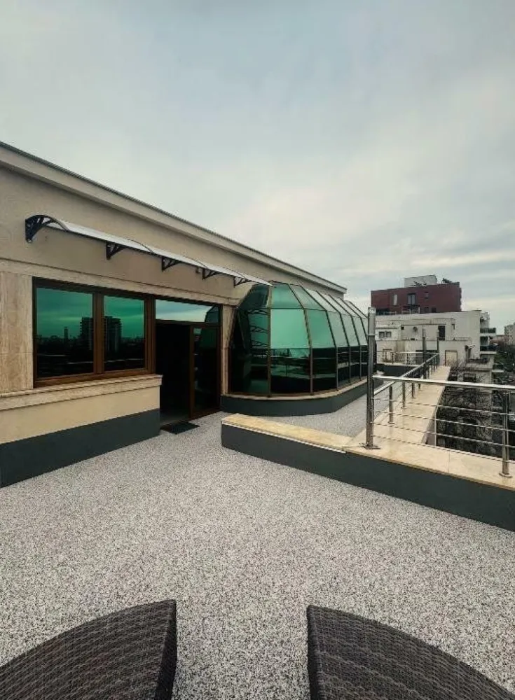 BRASADAS închiriază Penthouse cu terasa la Parcul Circului.