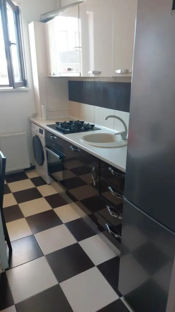 BRASADAS închiriază ap 2 cam la DEMISOL în CONFORT URBAN. - Agenția imobiliara BRASADAS închiriază apartament cu 2camere decomandat la DEMISOL 50mp,aer condiționat ,complet utilat,,sector 5 URBAN CONFORT cu loc de parcare inclus. Blocul este finalizat la sfarsitul anului 2013, este monitorizat video interior-exterior, dispune de interfon, STB la 1 minut distanță, 117-acces spre Piața Unirii, 220, 139, 32, supermarket-uri în incinta complexului, Careffour, Lidl, Mega-Image, La Doi Pași, Pepco, Coral, farmacii, restaurante, fast-food-uri, parcuri si locuri de joacă. Pentru mai multe oferte accesați www.brasadas.com.