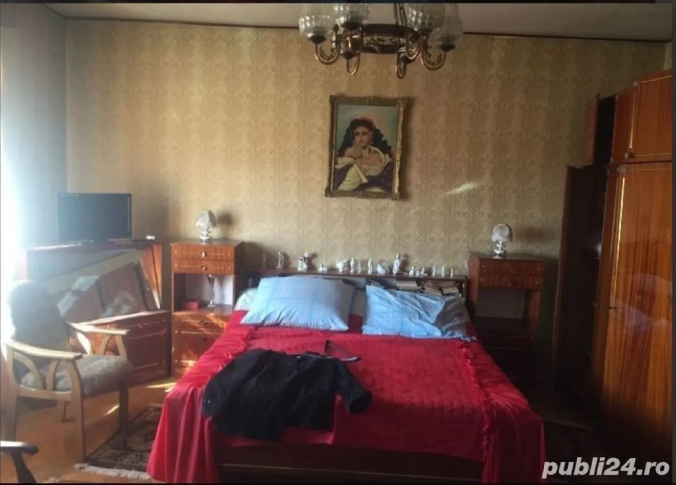 BASARAS vinde casa inchiriata pe 3 ani 800 Euro/luna. - Agenția imobiliara BRASADAS vinde casa cu sau fara chirie in derulare pe o perioada de 3 ani cu posibilitate prelungire ( chirie 800Euro, lunar utilitatile in seama chiriasului ) , imobilul P+1 nivele ( 170 mp avand 4 camere, living, bucatarie, 2 bai, terasa mare etaj ) cu dependinte 2 beciuri si un spatiu comercial de 40 mp inclus in cladire la parter fost bar cu posibilitatea relurii activitatii sau destinatie de garaj auto, curte aferenta. www.brasadas.com.