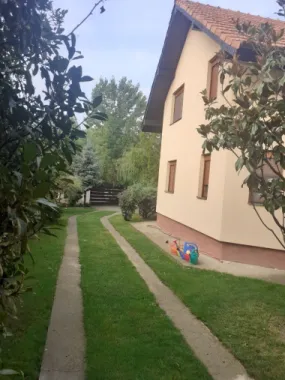BRASADAS vinde casa cu 6 camere si teren 1200mp în Amati.