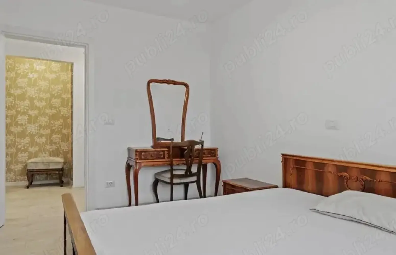 BRASADAS închiriază ap 2 cam 5/8 Marasesti - Cantemir - Agenția imobiliara BRASADAS închiriază apartament cu 2 camere 50mp. cu balcon, decomandat, recent renovat, situat între Unirii și Tineretului, 7min de metro, la etajul 5 din 8 in bloc termoizolat cu lift nou. Luminos, curat, cu vecini liniștiți, si Mega la scara blocului. Se închiriază mobilat și utilat. O parte din mobilier va fi înlocuit în curând inaintea venirii chiriasului. Include aer condiționat, TV, mașină de spălat, cuptor, aragaz. Contract ANAF pe minim 1 an. Chirie: 550 euro. Se solicită o lună avans + o lună garanție. Pentru mai multe oferte accesați www.brasadas.com.