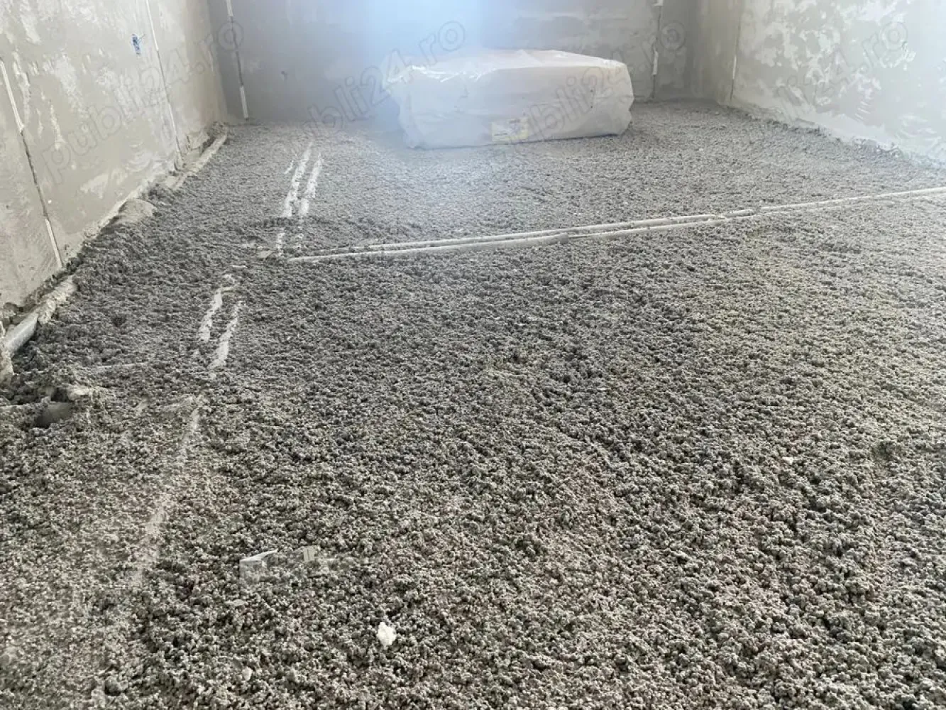 Agentia imobiliara BRASADAS vinde ap NOU -2025- cu 3 Camere. - Apartament 3 camere , semifinisat , bucatarie ,debara ,incalzire in pardoseala ,geamuri termopan triplex , centrala termica ,incalzire in pardoseala ,1 loc parcare privata , 2 bai , 86 mp utili ,din care 11 mp balcon, lift . Www.brasadas.com.