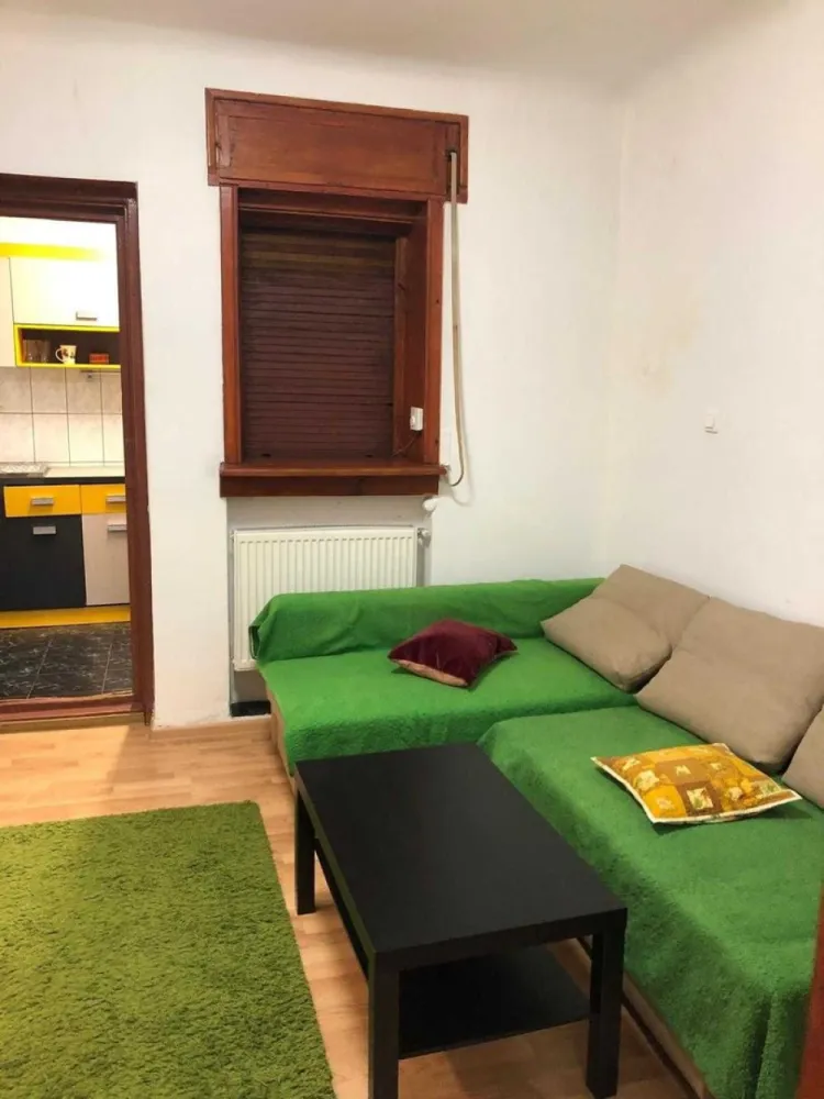 OFERTA!!! Închiriez apartament 2 camere zona Biserica Armenească - Închiriez Ap 2 camere zona Biserica Armenească 400 euro/luna exclus animale de companie