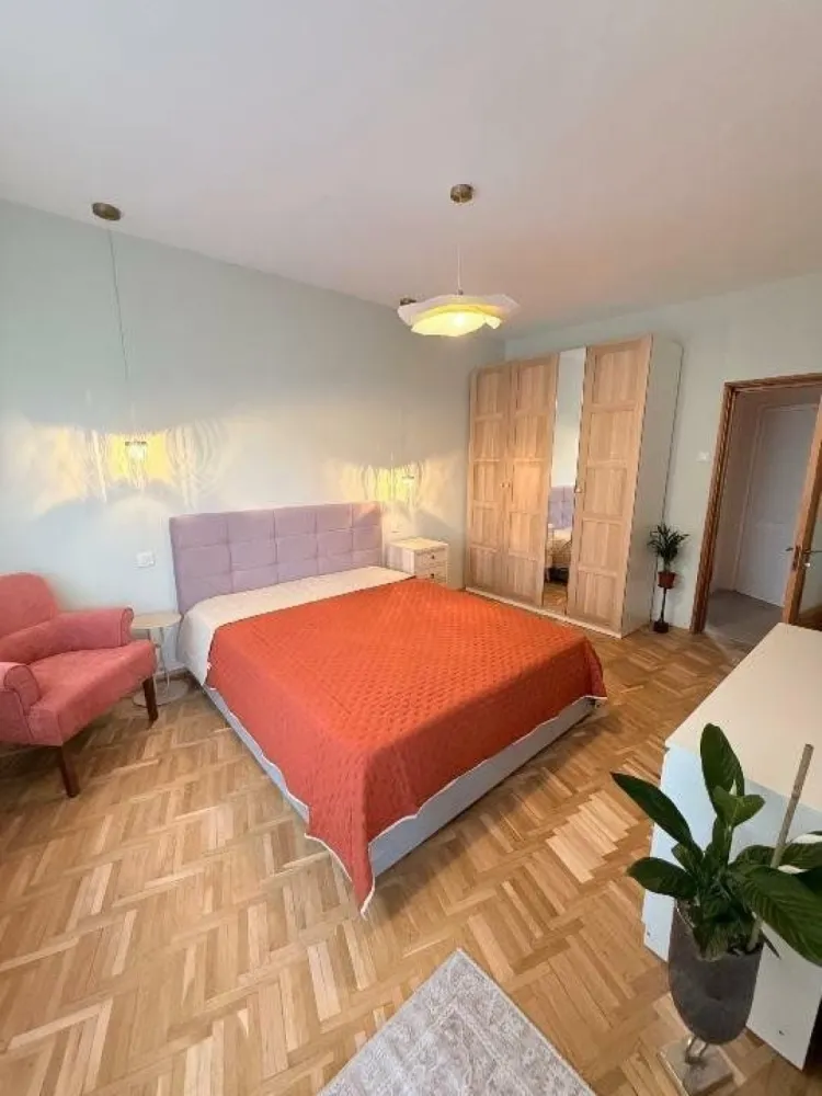 Cismigiu - parc Cazzavillan-2 camere-65 mp - Prima inchiriere, renovat 2025- totul nou direct proprietar apartament zona Cismigiu, langa parcul Cazzavillan 2 camere- 60mp+5 mp balcon etaj 2, bloc din 1973 750 â‚Ź- contract inregistrat dotari: masina de spalat rufe, masina spalat vase, AC