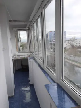 BRASADAS închiriază ap 2 cam Et 6/8 zona Unirii