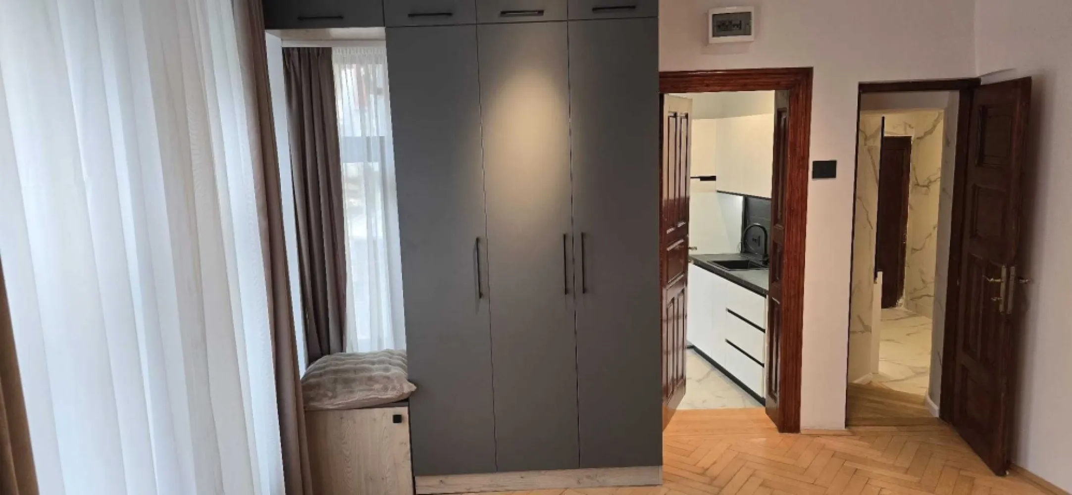 Inchiriez 2 camere, zona Vasile Lascar - Dacia