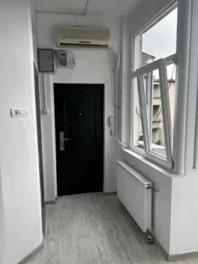 Apartament 2 camere De inchiriat zona magheru piata romana