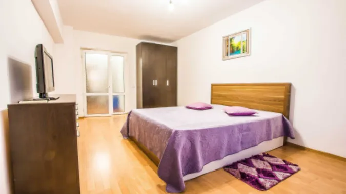 BRASADAS închiriază Ap 2 cam Et 2/10 B-dul Unirii.