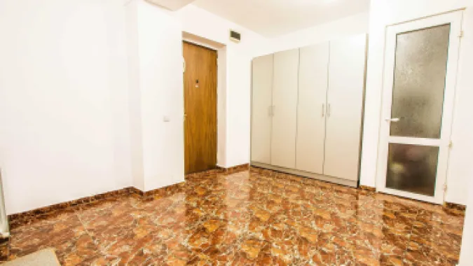 BRASADAS închiriază Ap 2 cam Et 2/10 B-dul Unirii.